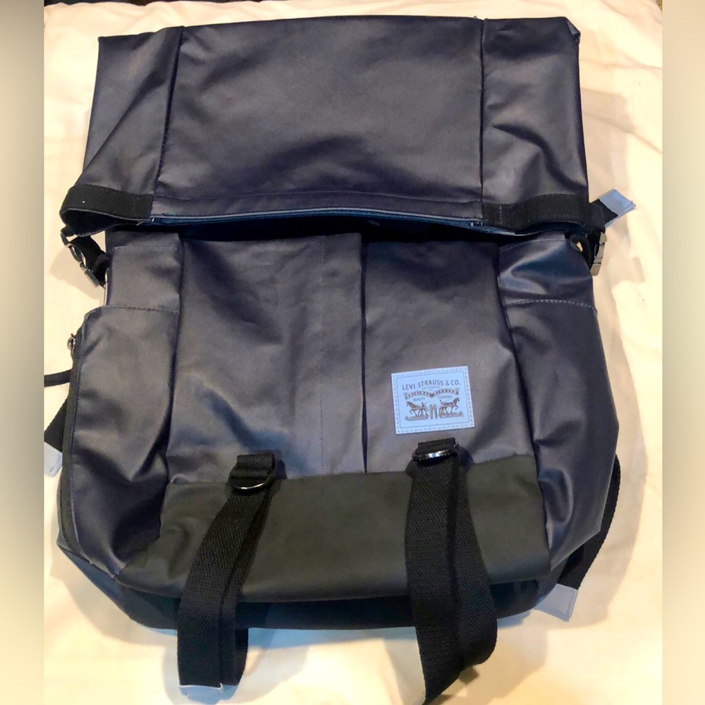 NWT..Unisex Levi Large Backpack